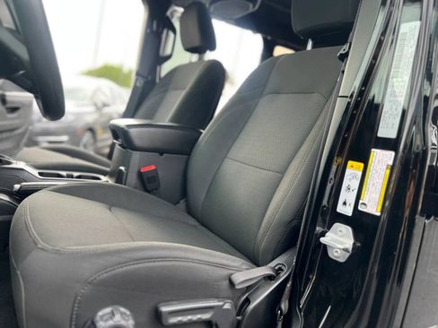 Used 2018 Jeep Wrangler Unlimited Sport AWD/4WD image 17
