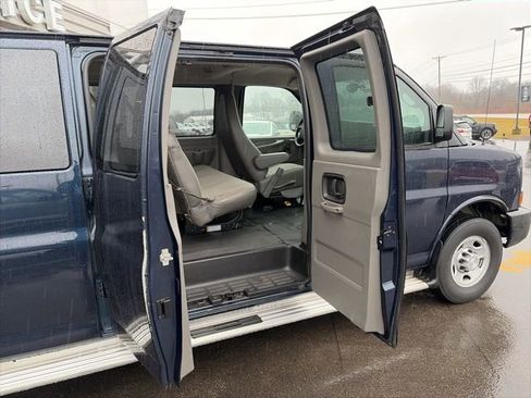 Used 2014 Chevrolet Express 3500 LS image 21