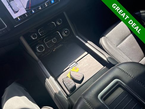 Used 2021 GMC Yukon XL Denali w/ Denali Ultimate Package AWD/4WD image 31