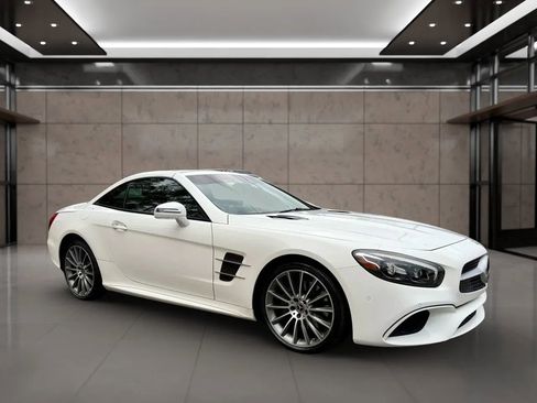 Used 2017 Mercedes-Benz SL 550 image 10
