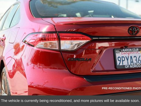 Used 2025 Toyota Corolla SE image 13