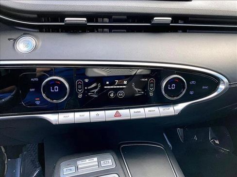 Used 2025 Genesis GV70 2.5T w/ Select Package image 21