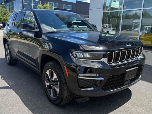 Used 2025 Jeep Grand Cherokee Limited 4xe AWD/4WD image 9