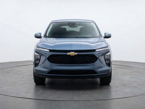 Used 2025 Chevrolet Trax LT image 1