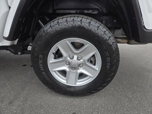 Certified 2022 Jeep Gladiator Sport image 33