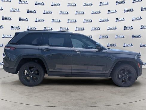 Used 2024 Jeep Grand Cherokee Altitude RWD image 2