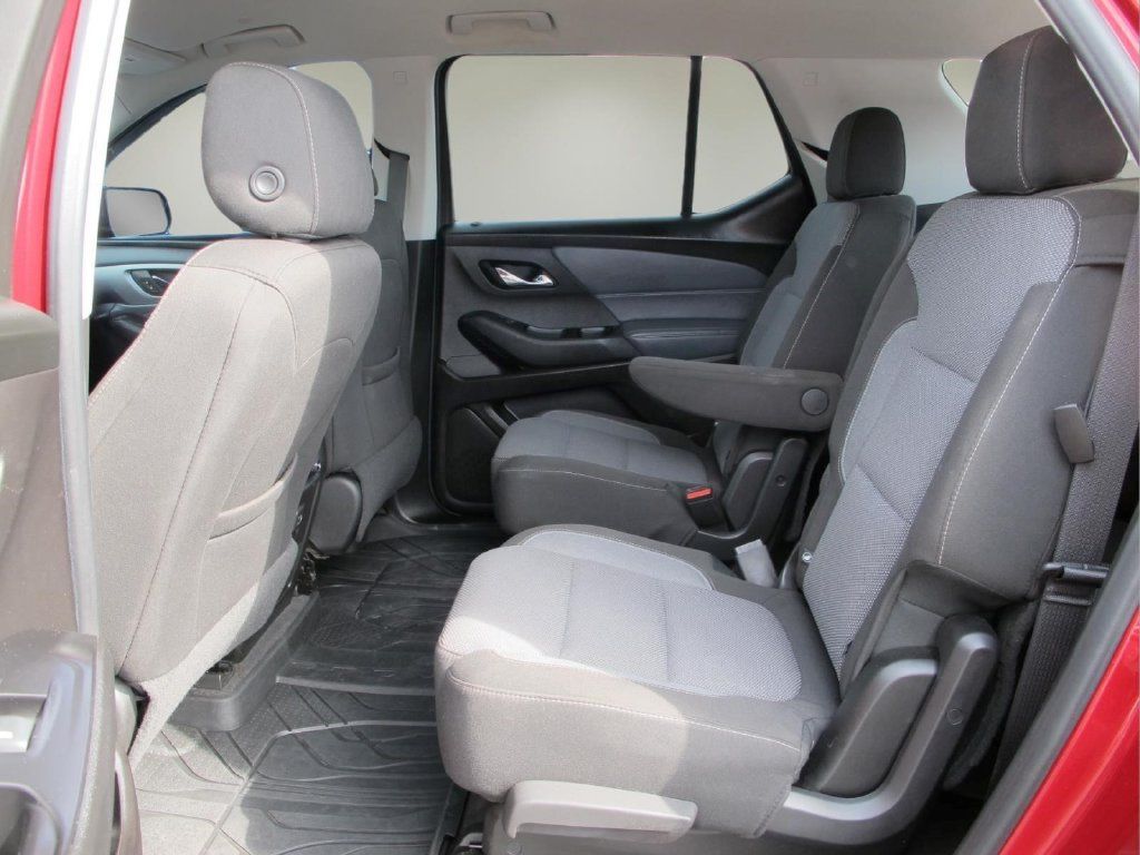 Used 2019 Chevrolet Traverse LT FWD image 23