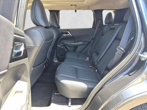 Used 2025 Mitsubishi Outlander SEL FWD image 19