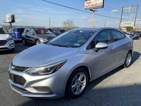 Used 2018 Chevrolet Cruze LT image 1