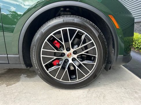 Certified 2025 Porsche Macan 4S Electric AWD/4WD image 15
