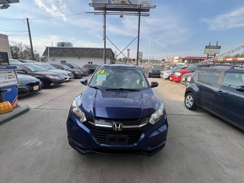 Used 2016 Honda HR-V LX image 2