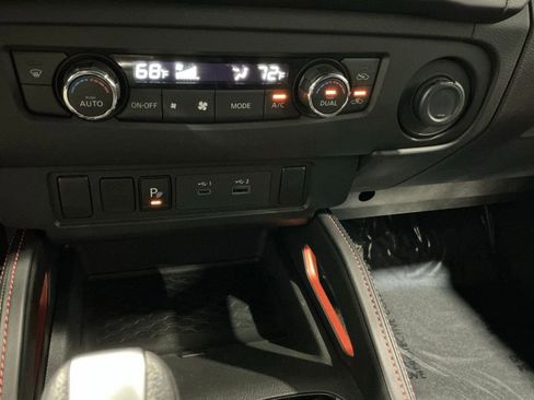 Used 2025 Nissan Frontier PRO-4X image 9