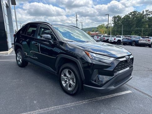 Used 2024 Toyota RAV4 XLE FWD image 4