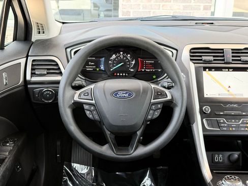 Used 2019 Ford Fusion SE FWD image 24