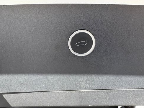 Used 2019 Tesla Model X Long Range image 38