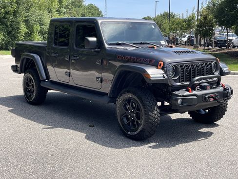 Used 2025 Jeep Gladiator Mojave AWD/4WD image 2