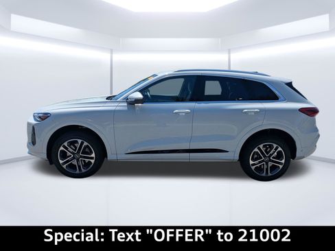 Certified 2025 Audi Q5 Premium AWD/4WD image 7