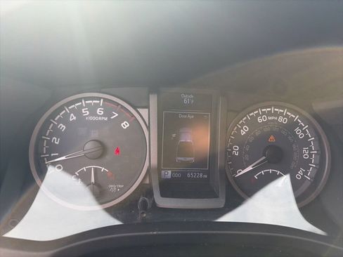 Used 2016 Toyota Tacoma TRD Sport w/ Towing Package RWD image 18