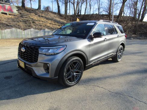 Certified 2025 Ford Explorer ST-Line w/ Premium Package image 2