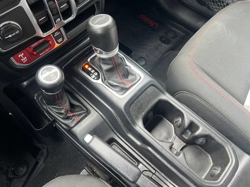 Used 2021 Jeep Gladiator Rubicon AWD/4WD image 38