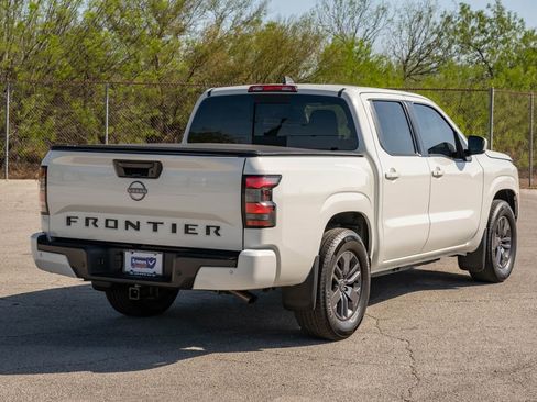 Used 2025 Nissan Frontier SV w/ SV Convenience Package RWD image 7