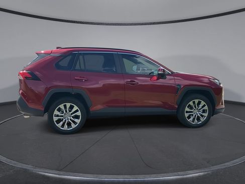 Used 2022 Toyota RAV4 XLE Premium FWD image 9
