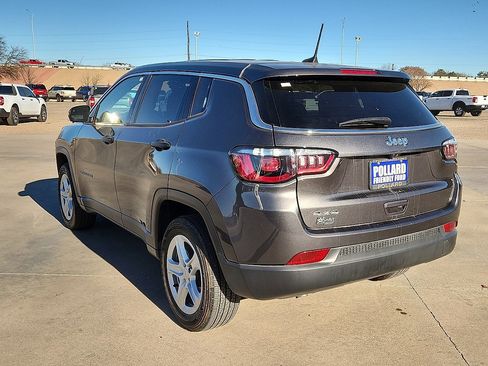 Used 2023 Jeep Compass Sport image 2