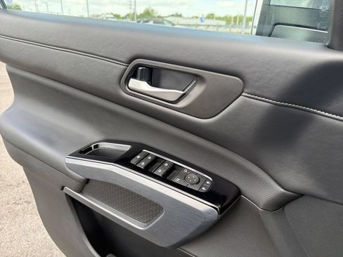 Certified 2025 Nissan Pathfinder SL w/ SL Premium Package FWD image 24