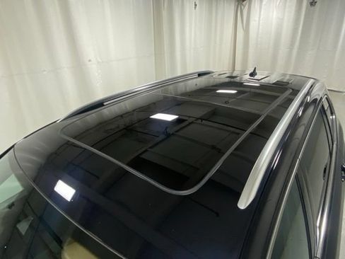 Used 2022 Volkswagen Tiguan SE AWD/4WD image 6