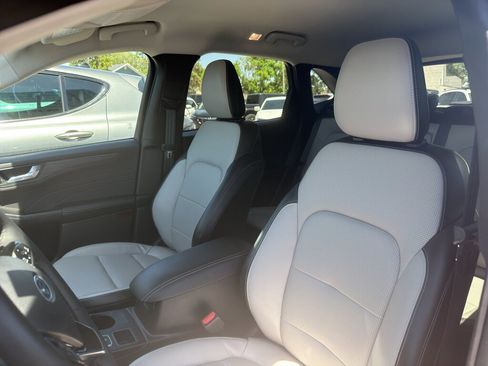 Used 2023 Ford Escape Platinum AWD/4WD image 7