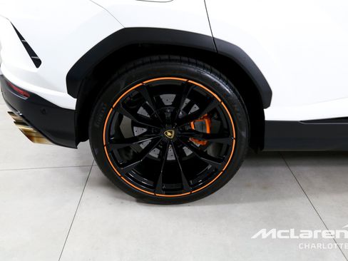 Used 2022 Lamborghini Urus AWD/4WD image 34