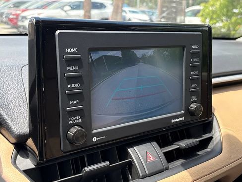 Used 2021 Toyota RAV4 XLE w/ Convenience Package FWD image 17
