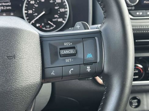 Used 2025 Nissan Rogue SV image 25