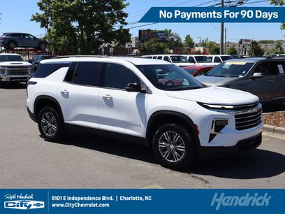 Used 2025 Chevrolet Traverse LT w/ Driver Confidence Package