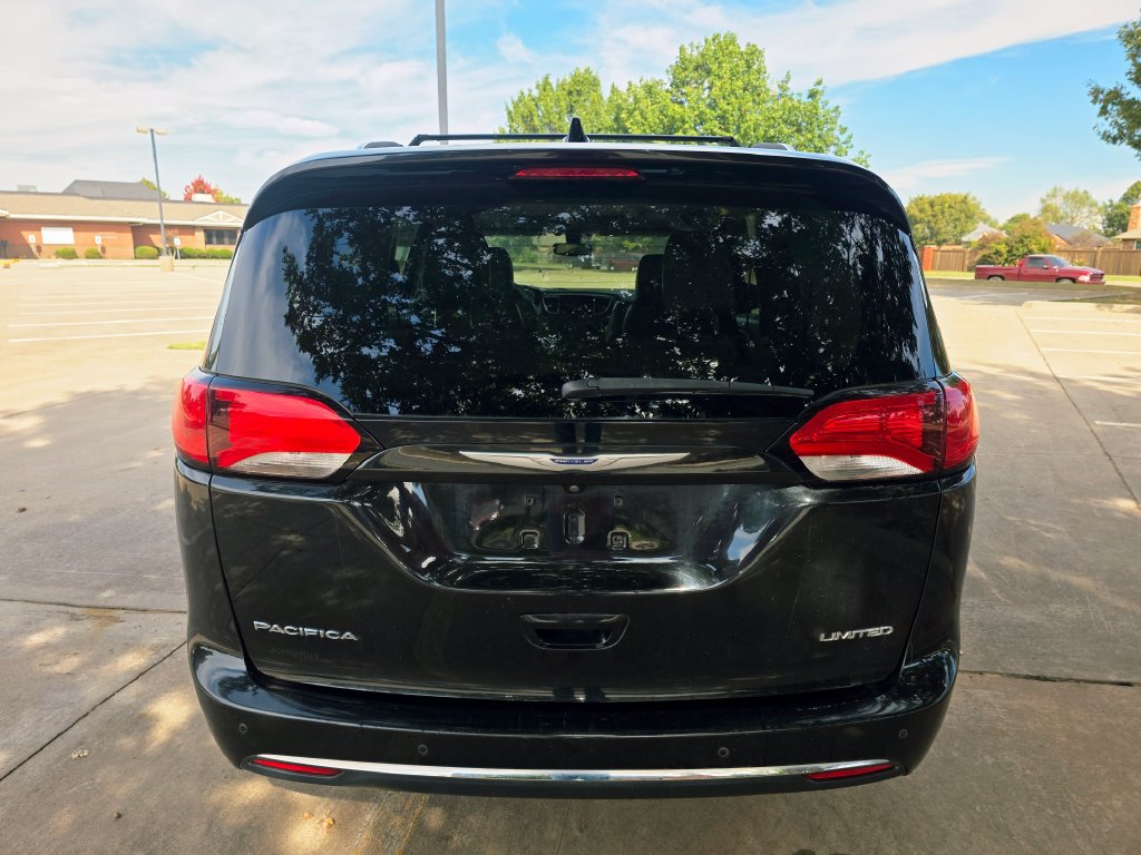 Used 2020 Chrysler Pacifica Limited FWD image 21