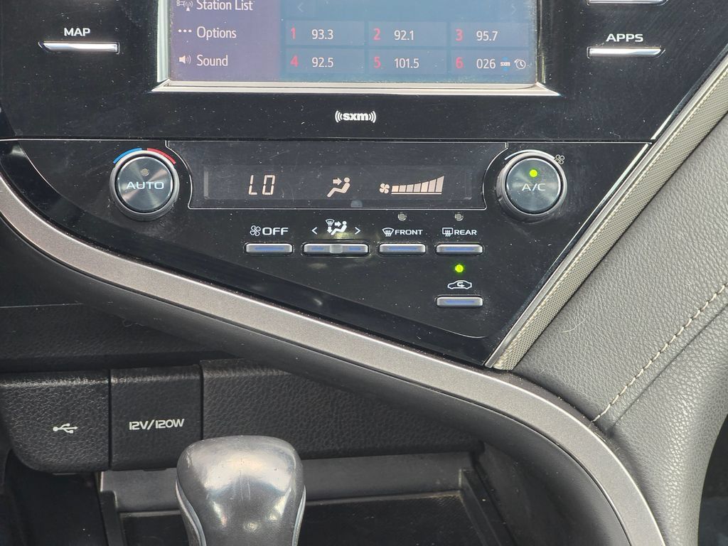 Used 2020 Toyota Camry SE FWD image 34