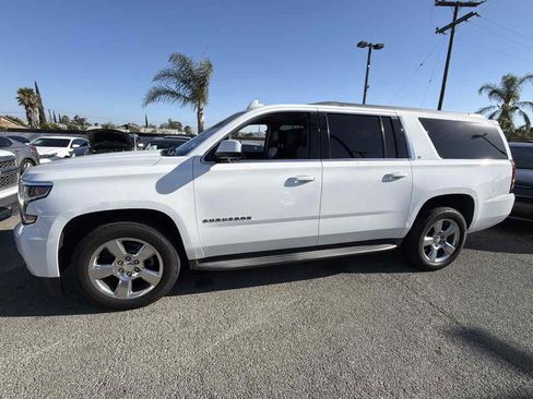 Used 2016 Chevrolet Suburban LT w/ Luxury Package RWD image 2