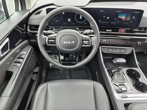 Used 2025 Kia Carnival SX Prestige FWD image 11