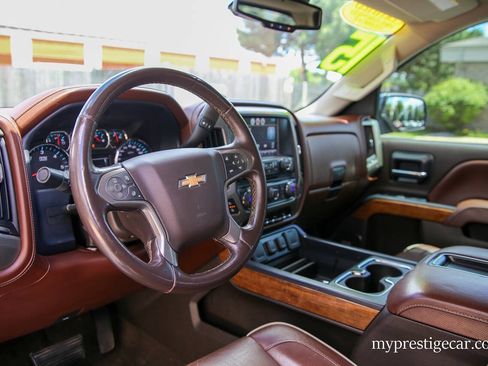 Used 2015 Chevrolet Silverado 1500 High Country w/ High Country Premium Package AWD/4WD image 42