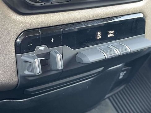 Used 2020 RAM 1500 Laramie w/ Off Road Group image 31