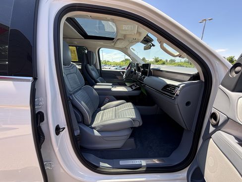 Used 2023 Lincoln Navigator L Black Label AWD/4WD image 36