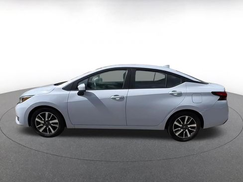 Used 2025 Nissan Versa SV image 9