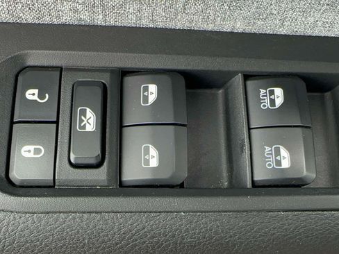 Used 2023 Jeep Compass Latitude w/ Sun and Sound Group AWD/4WD image 14