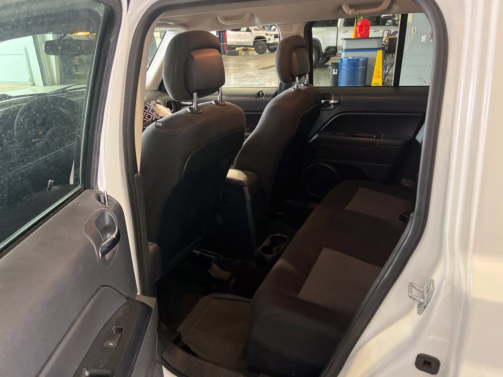 Used 2017 Jeep Patriot Latitude AWD/4WD image 6