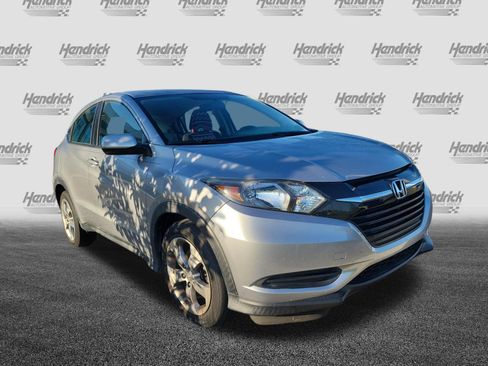 Used 2017 Honda HR-V LX image 2
