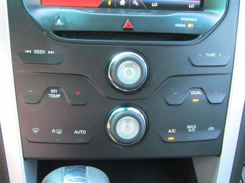 Used 2015 Ford Explorer XLT w/ Equipment Group 202A image 22