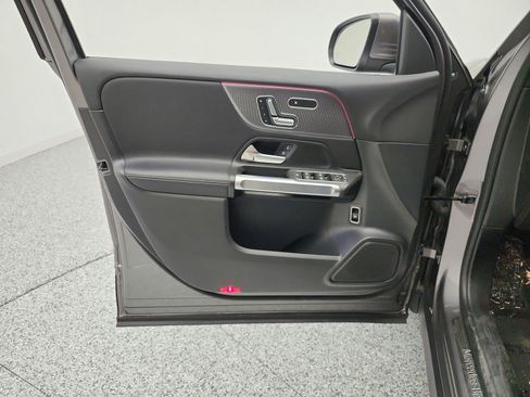 Used 2022 Mercedes-Benz GLB 250 image 14
