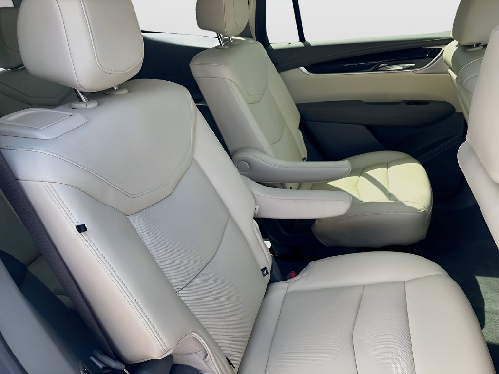 Used 2025 Cadillac XT6 Premium Luxury w/ Technology Package FWD image 30