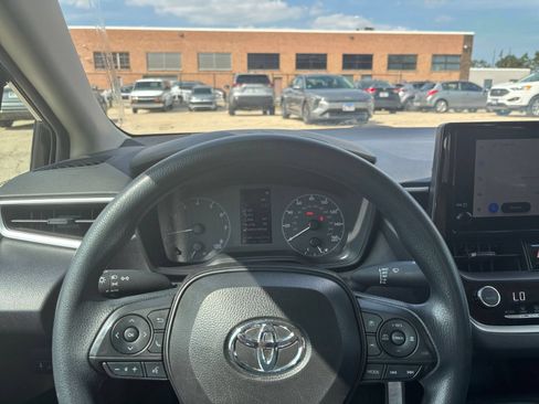 Used 2025 Toyota Corolla LE FWD image 27