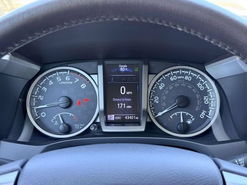 Certified 2019 Toyota Tacoma SR5 AWD/4WD image 9
